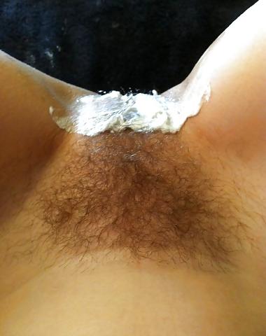 25P Shaving The Pussy