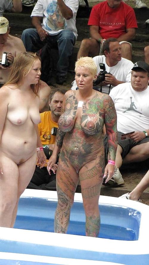 11P MOM TATTOD ON BODY PUSSY SHOW