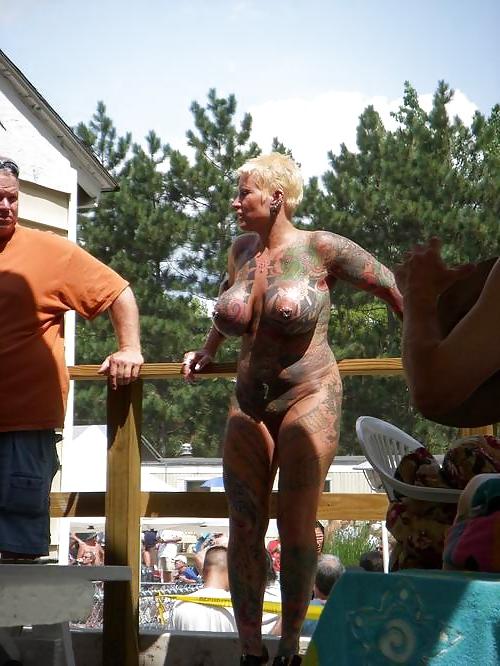 11P MOM TATTOD ON BODY PUSSY SHOW