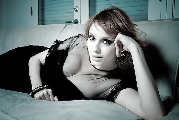25P Christina Hendricks - bombshell redhead