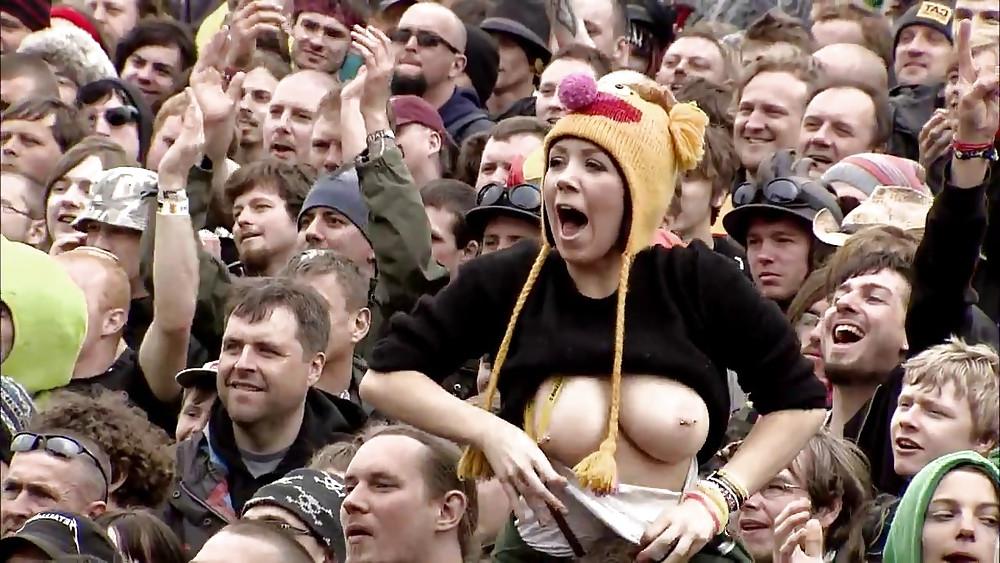 24P Flashing in the crowd