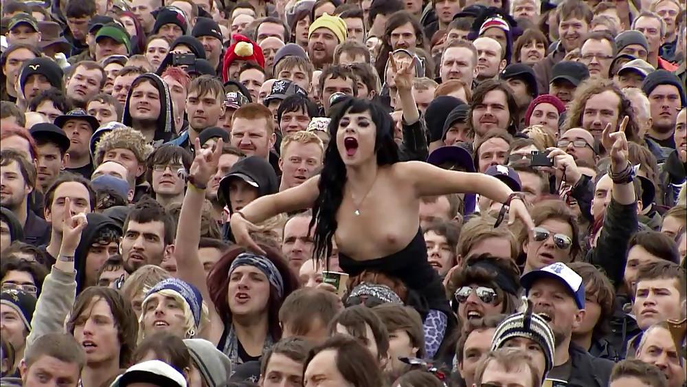 24P Flashing in the crowd