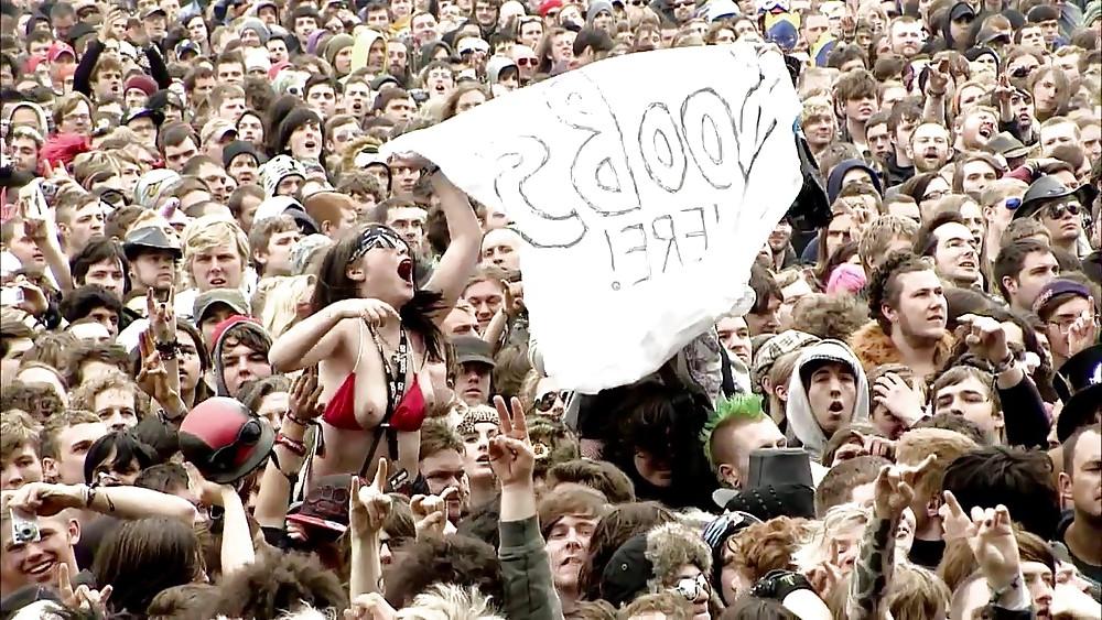24P Flashing in the crowd