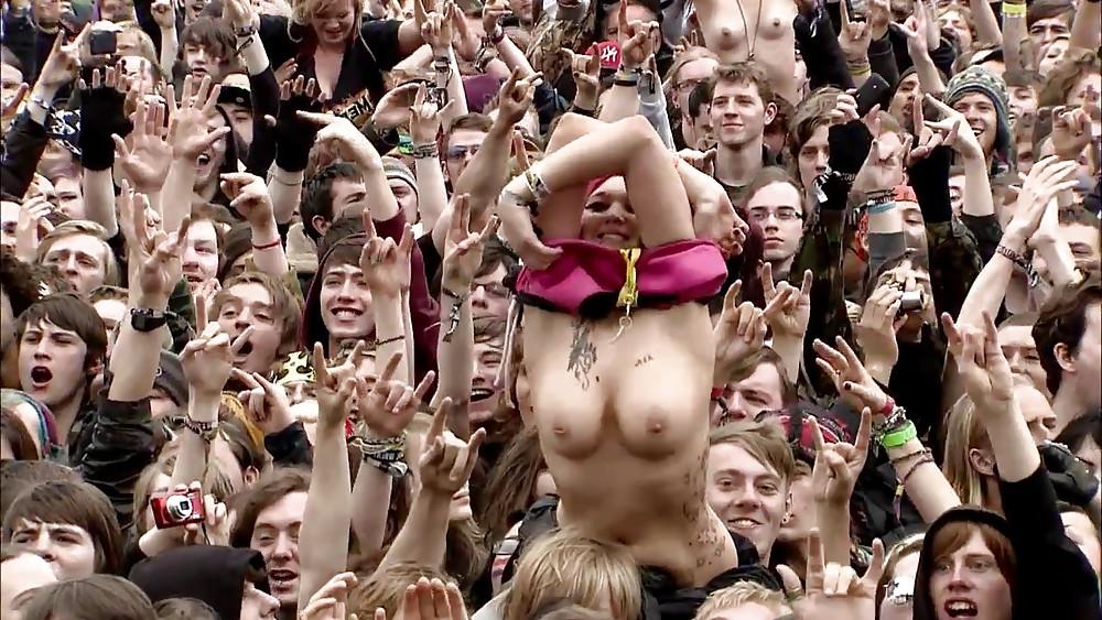 24P Flashing in the crowd