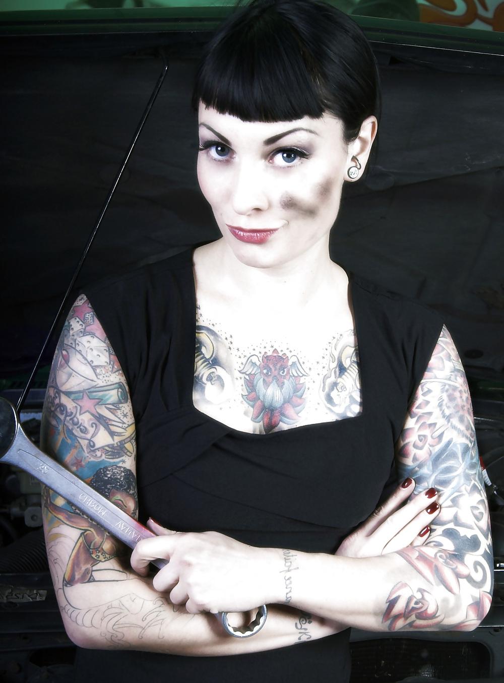 15P Lina van de Mars  TATTTOO-QUEEN
