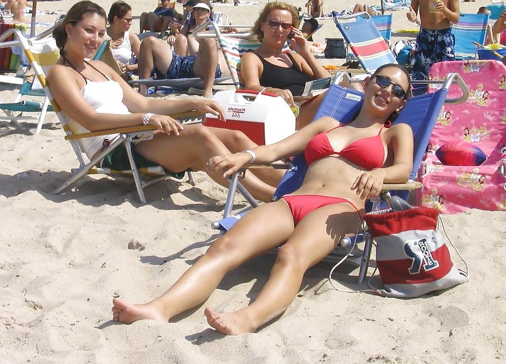 23P Bikini cameltoe pussy