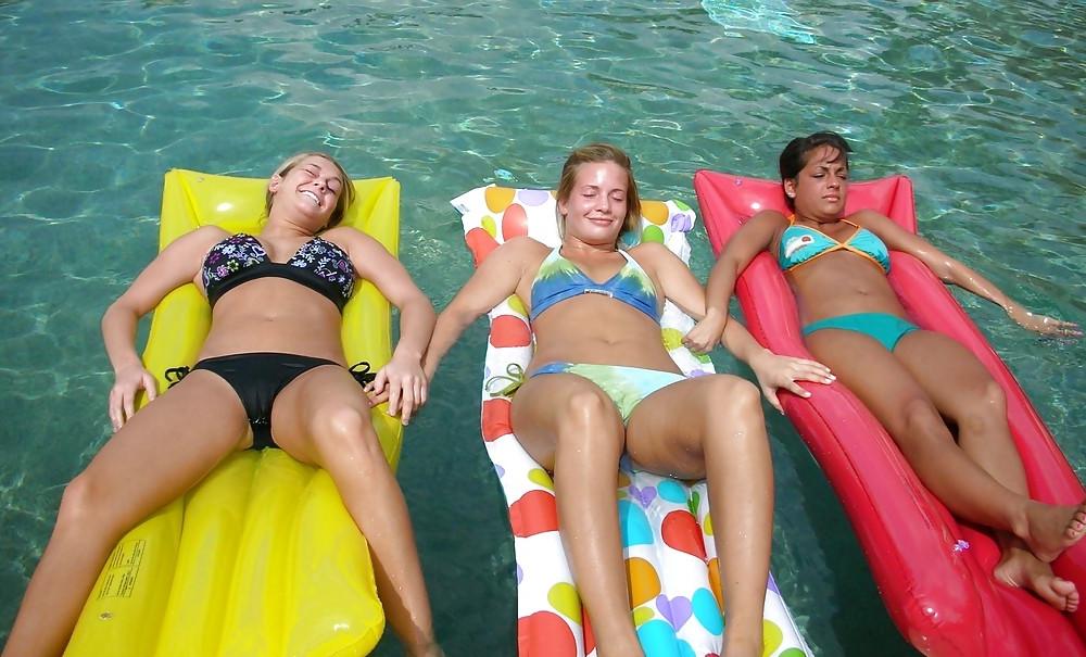 23P Bikini cameltoe pussy