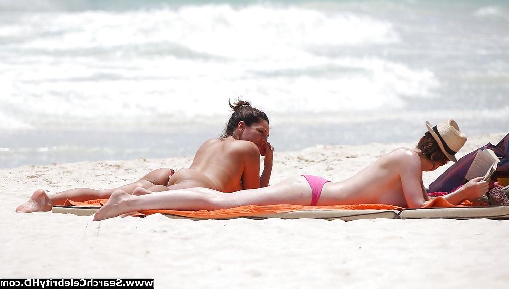 25P Kelly Brook Topless On The Beach In Cancun