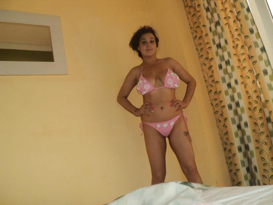 22P Hot Irish chick on holiday....please comment