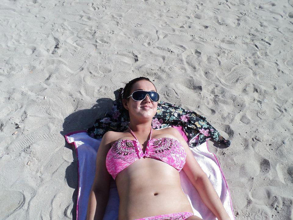 22P Hot Irish chick on holiday....please comment