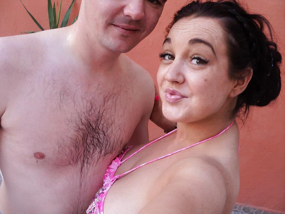 22P Hot Irish chick on holiday....please comment