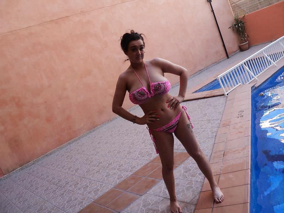 22P Hot Irish chick on holiday....please comment
