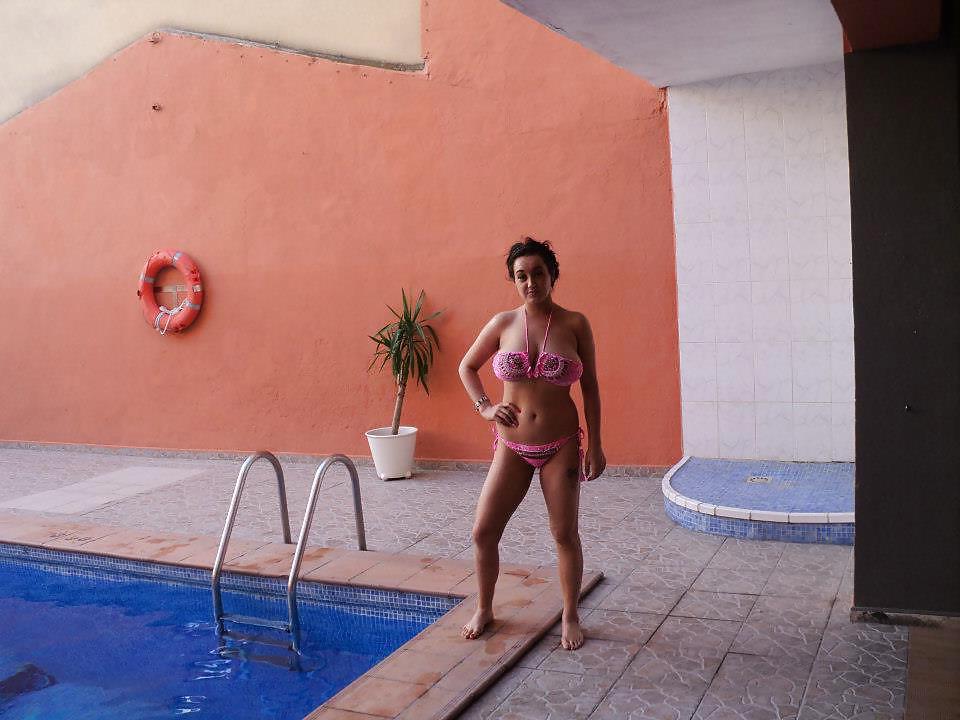 22P Hot Irish chick on holiday....please comment