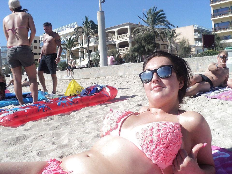 22P Hot Irish chick on holiday....please comment