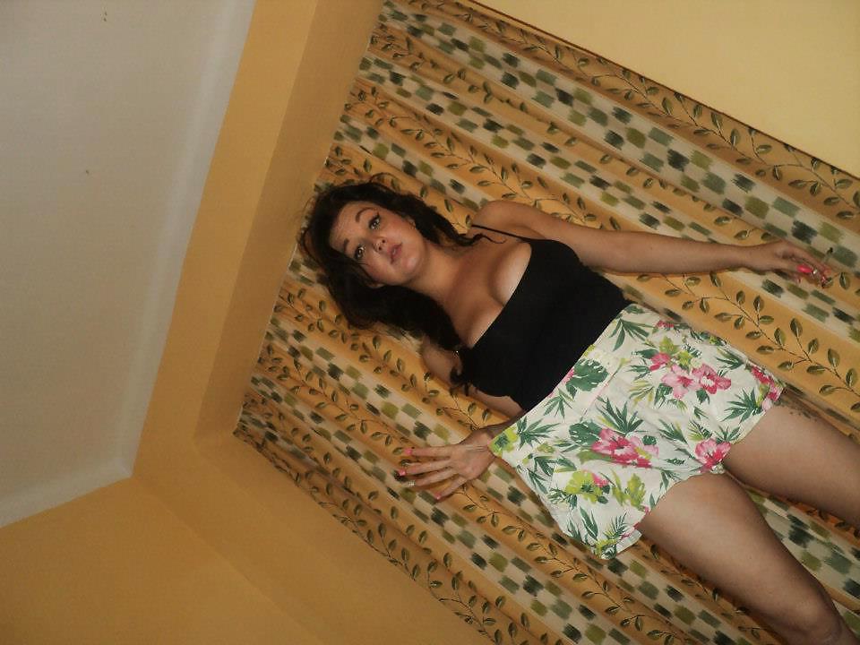 22P Hot Irish chick on holiday....please comment