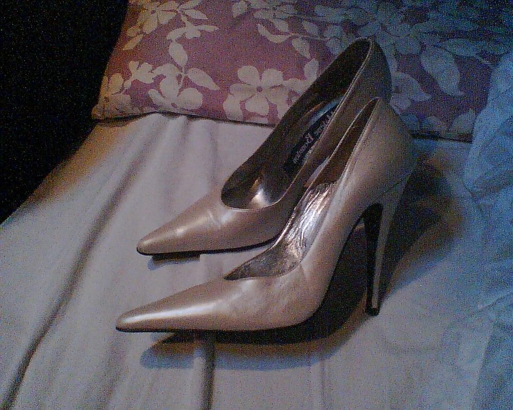 12P Friend wife shoes