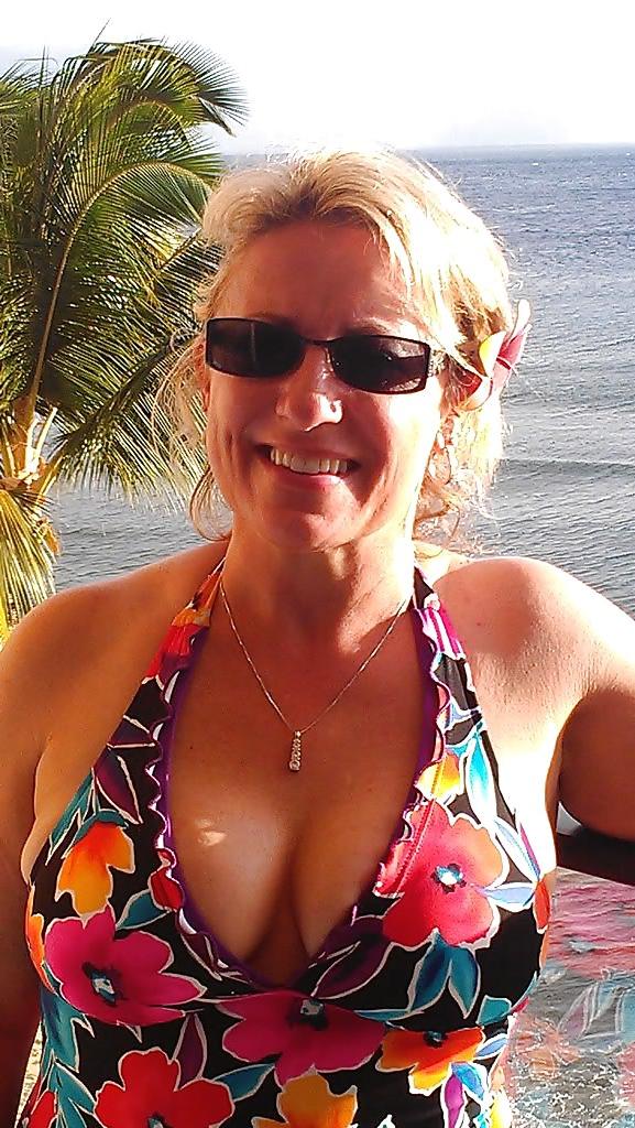 11P Mature Blonde Wife On Holiday