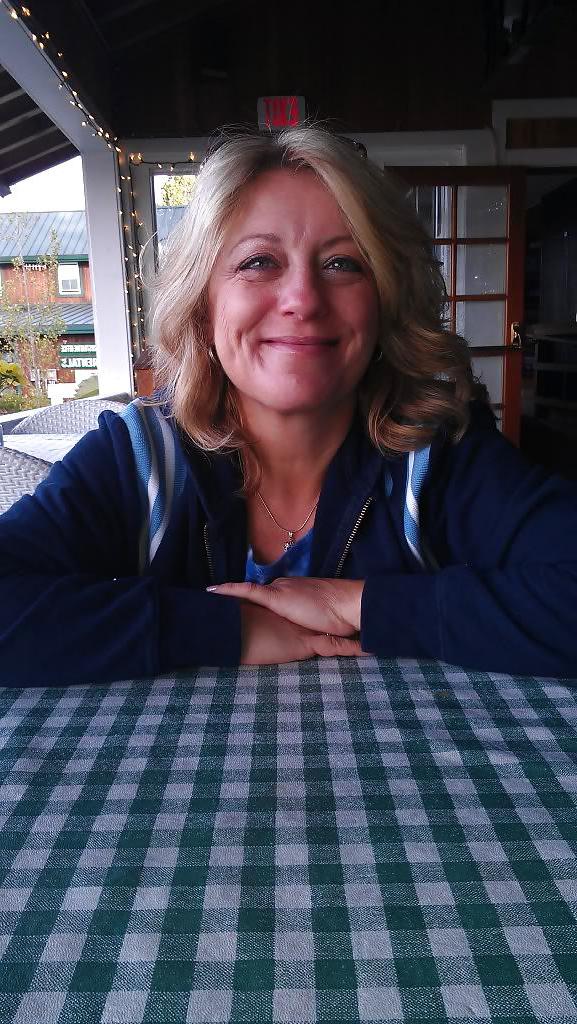 11P Mature Blonde Wife On Holiday