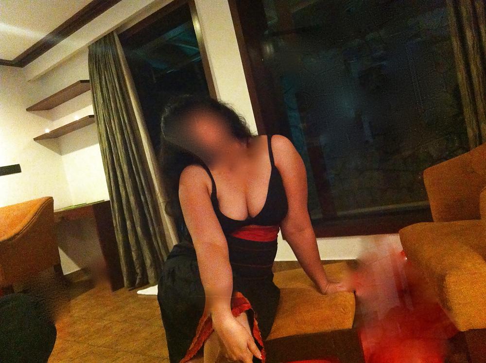 13P INDIAN HOT WIFE