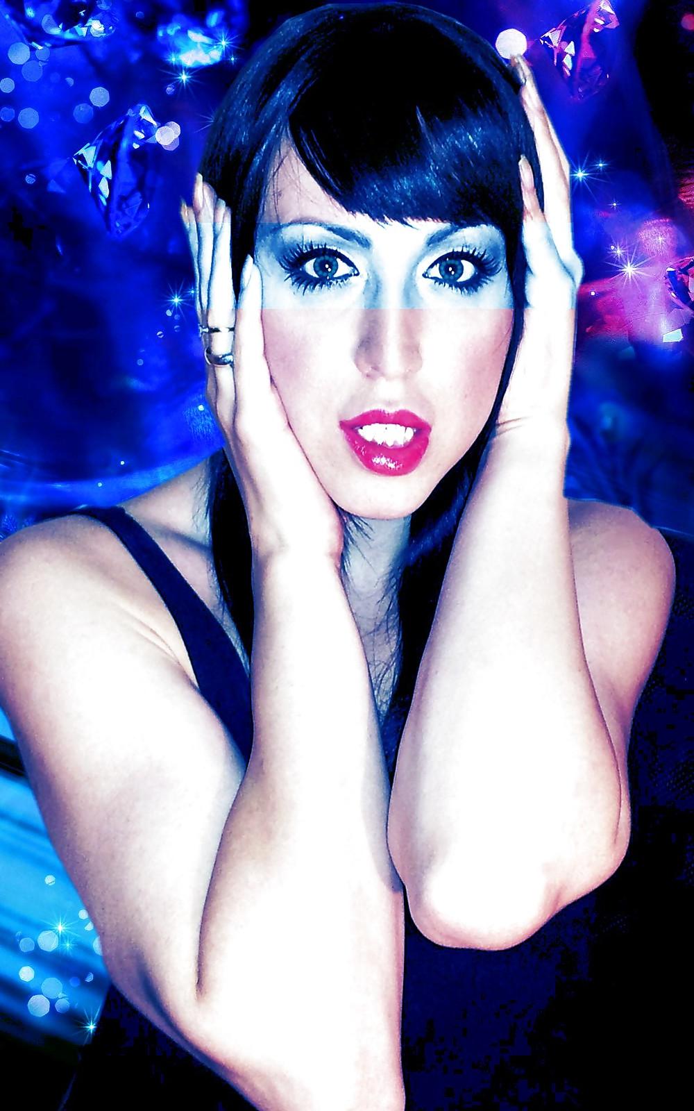 25P Farrah Mills - Famous Shemale Star