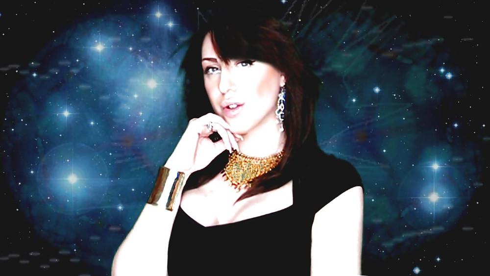 25P Farrah Mills - Famous Shemale Star