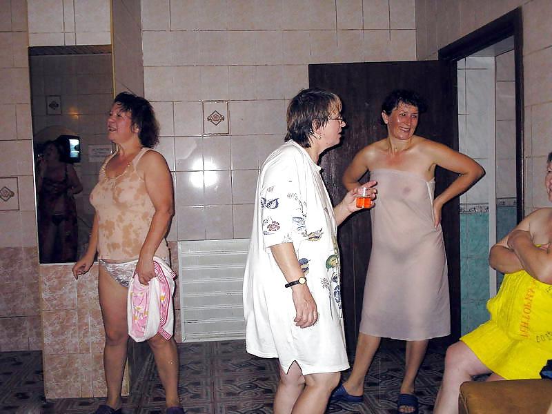 10P Russians mature womans in the baths!