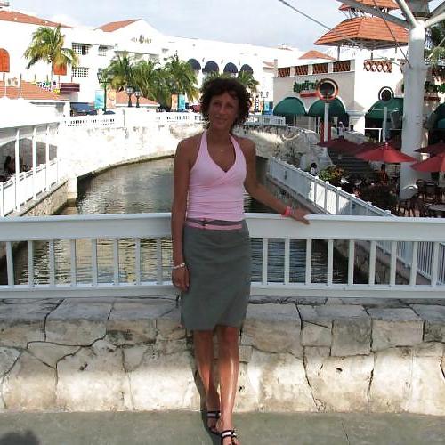 11P Sexy dutch mature mom
