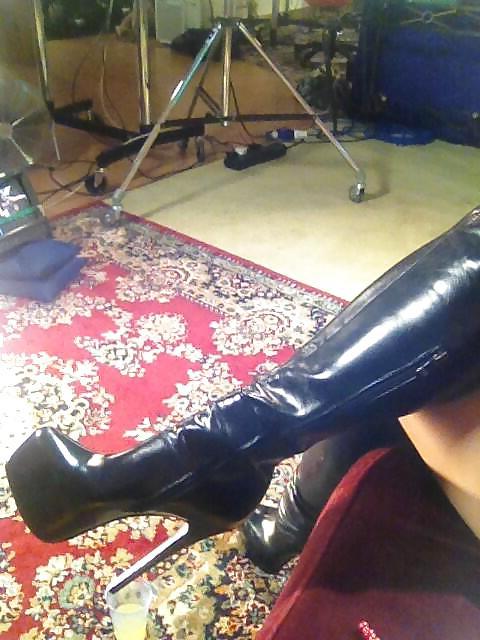 22P Ballbusting High Heels 3