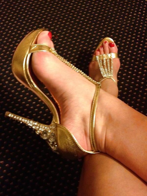 22P Ballbusting High Heels 3