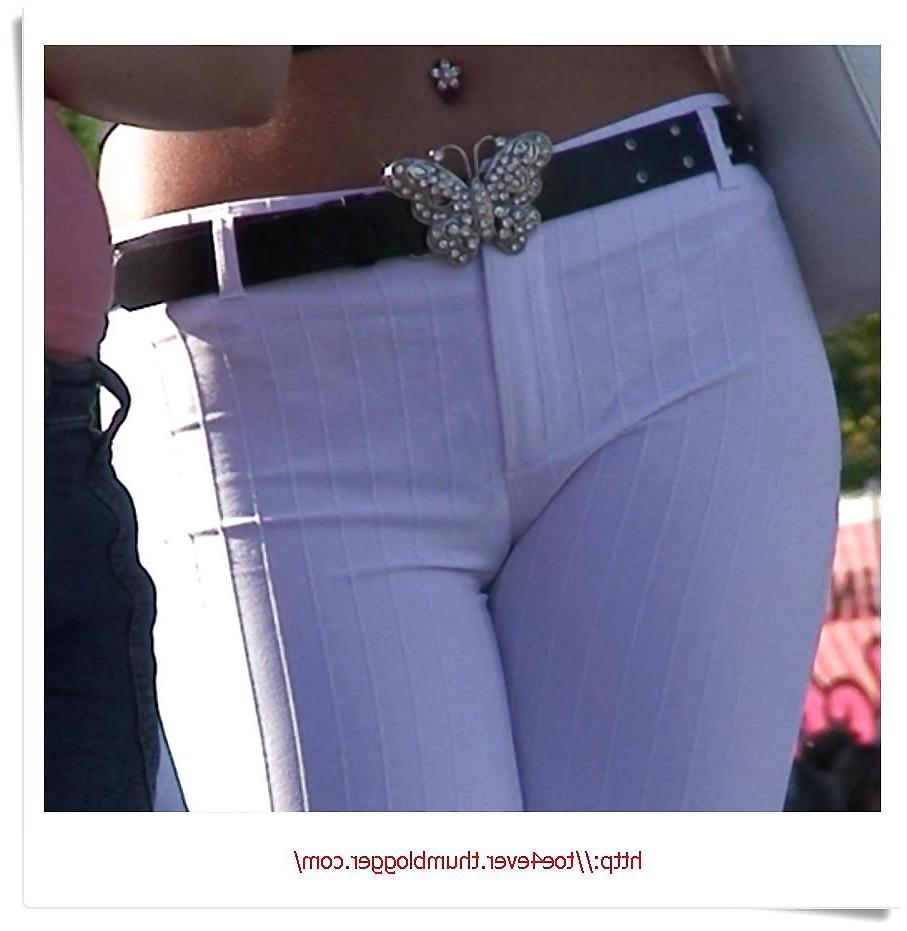 10P Walking  with her cameltoe hanging out