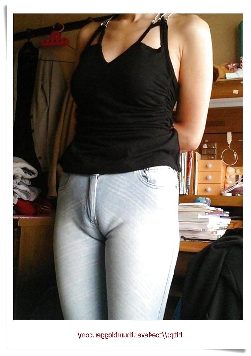 10P Walking  with her cameltoe hanging out