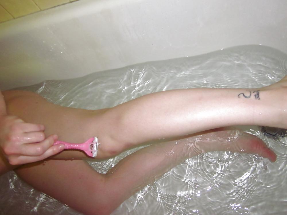 25P Shaving Baby's legs and pussy