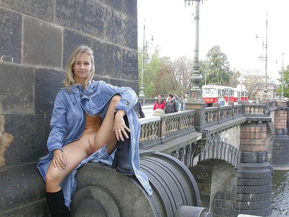 25P Public pussy flashing. Tits and fanny on the street.