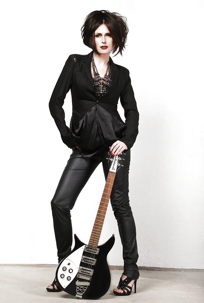 16P Dutch rockstar Sharon Den Adel