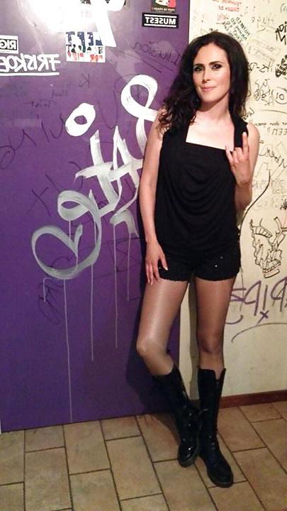 16P Dutch rockstar Sharon Den Adel