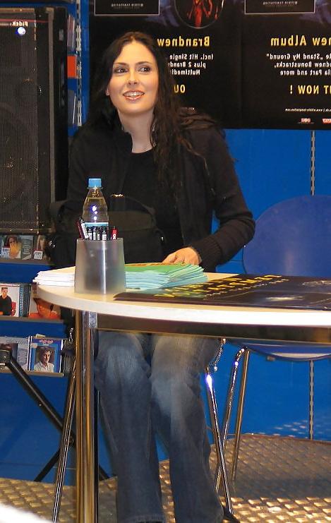 16P Dutch rockstar Sharon Den Adel