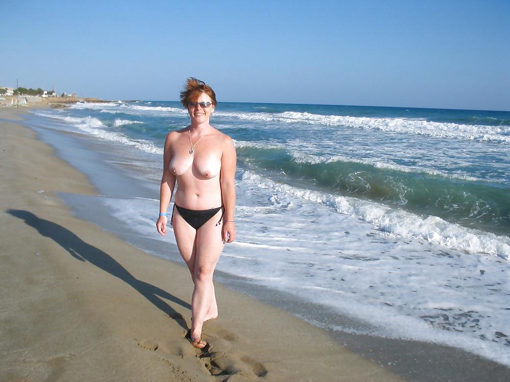 6P Red Headed MILF On Holiday