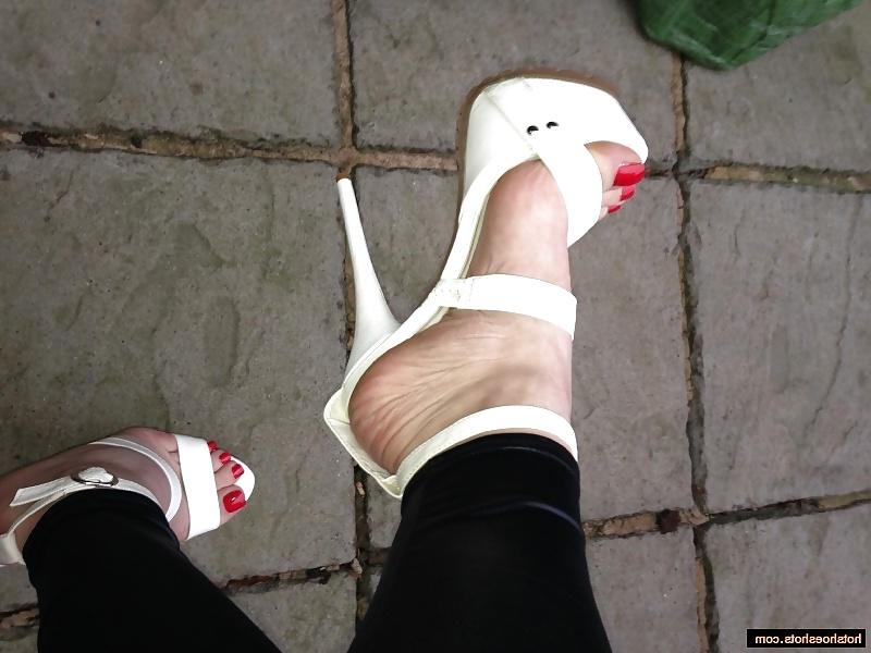 24P Toes in Public