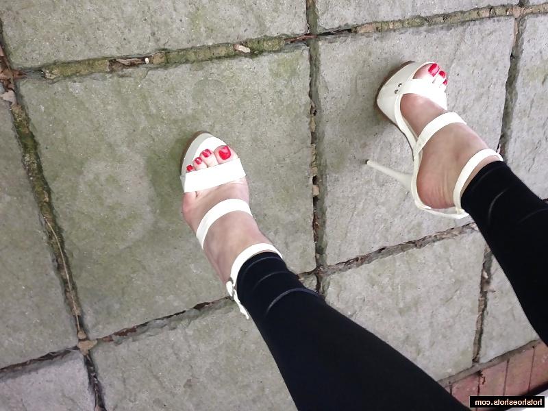 24P Toes in Public