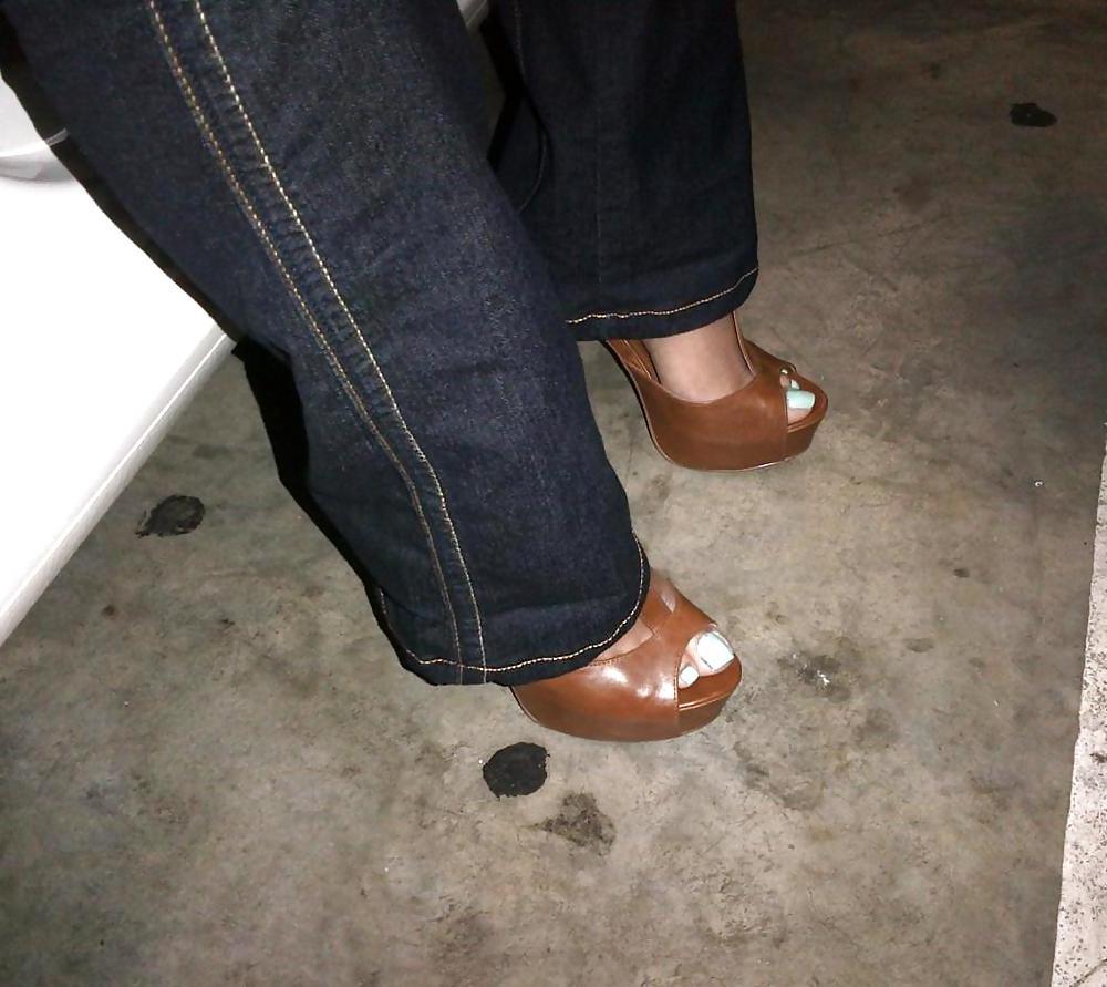 24P Toes in Public