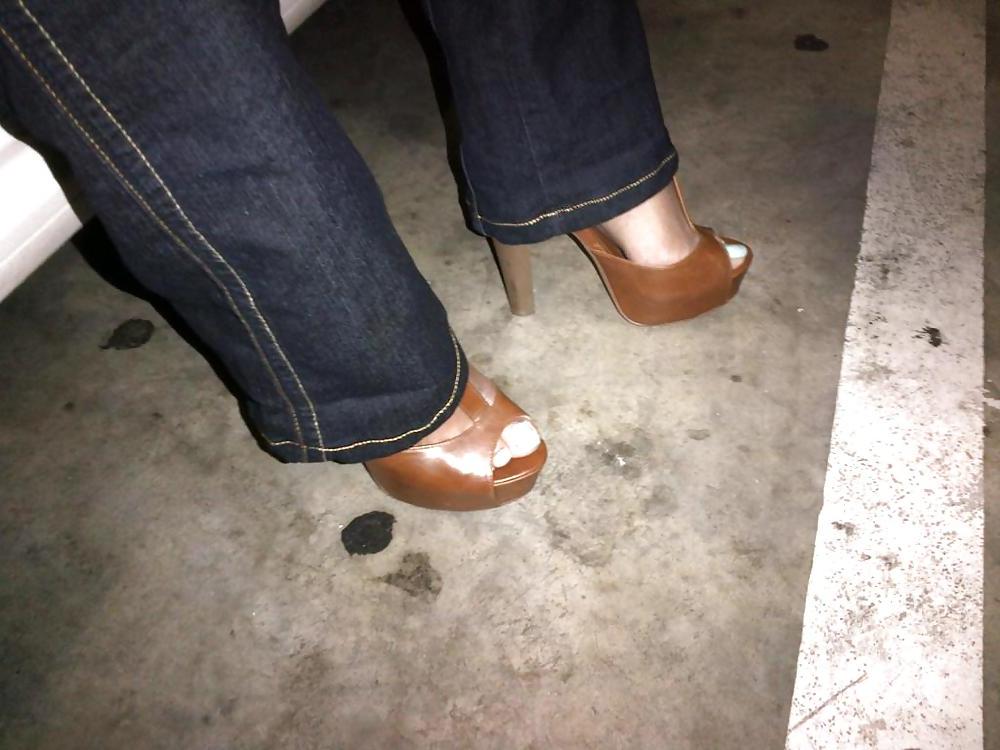 24P Toes in Public