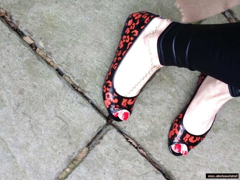 24P Toes in Public
