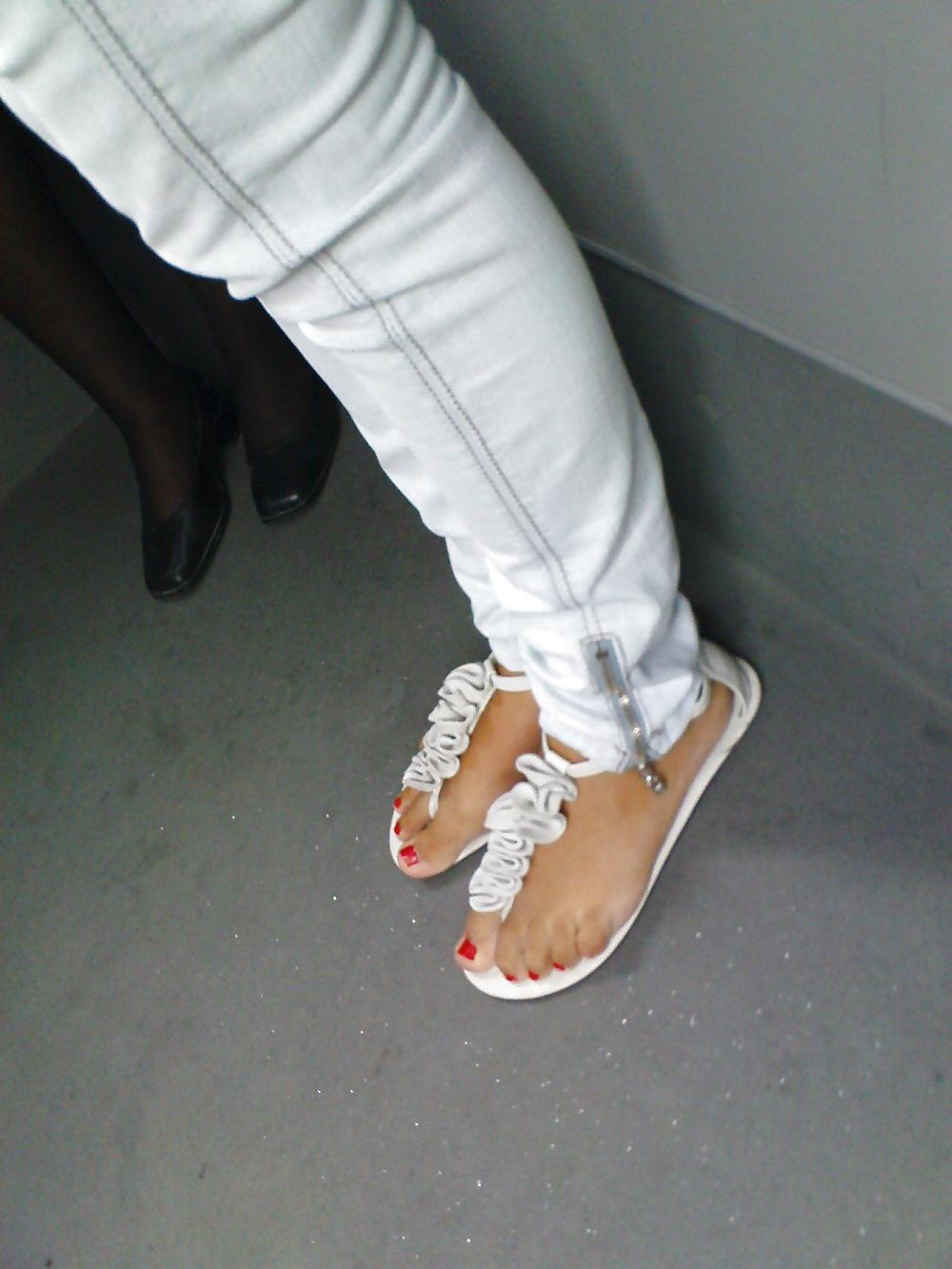 24P Toes in Public