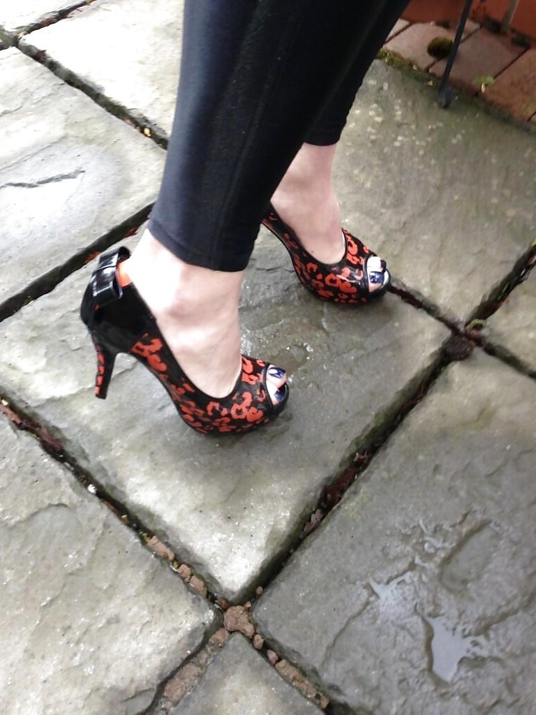 24P Toes in Public