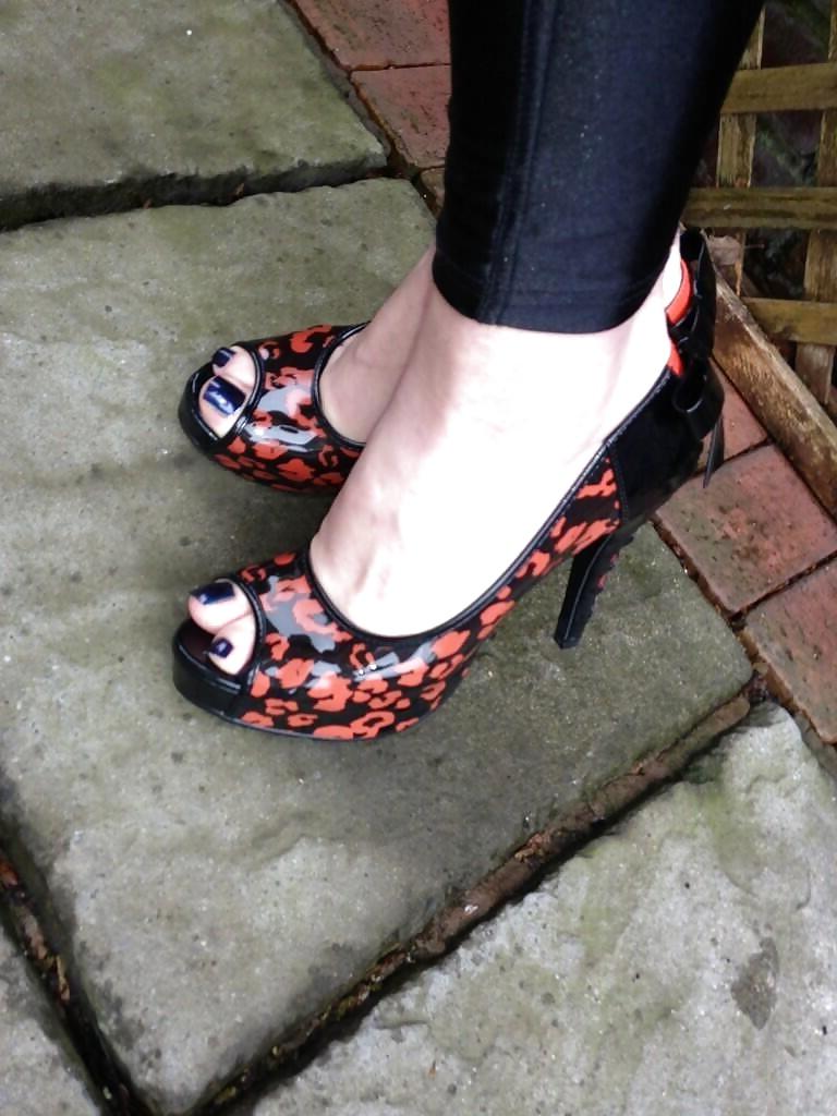 24P Toes in Public