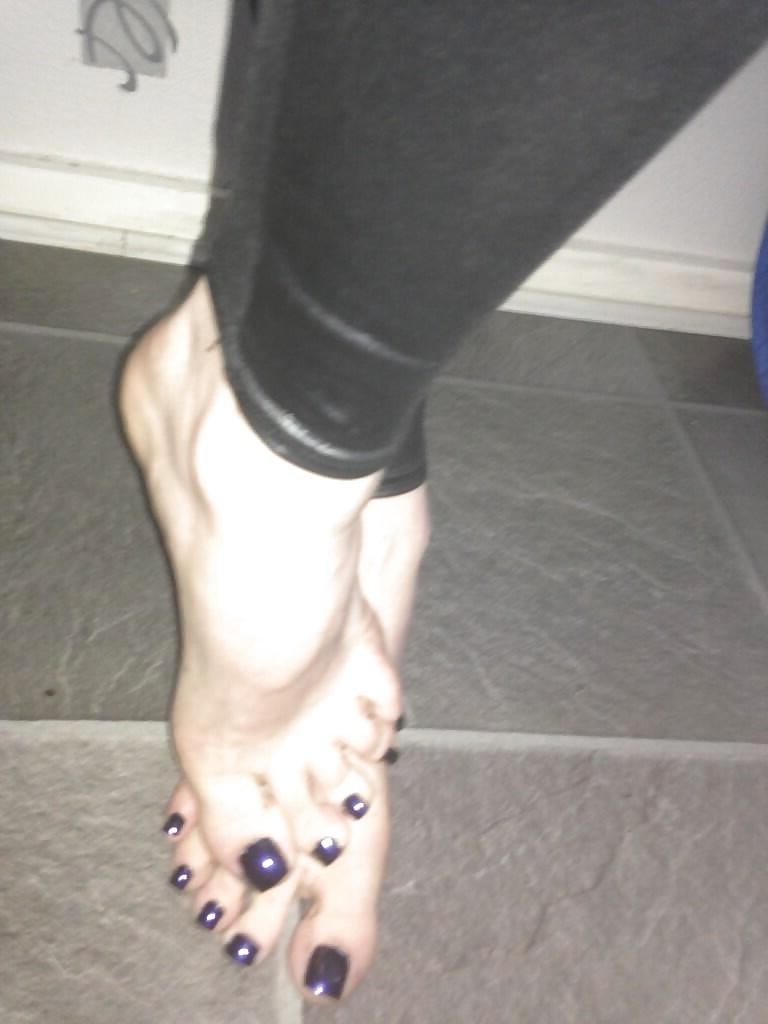 24P Toes in Public