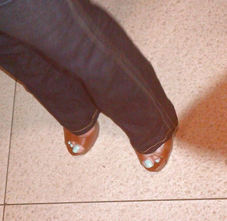 24P Toes in Public
