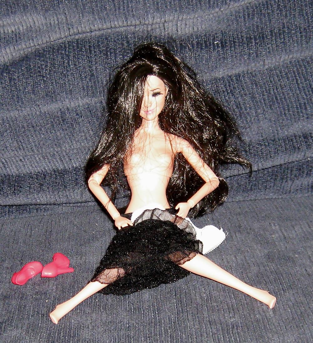 10P Dahlia - test shoot 02 - stripping doll