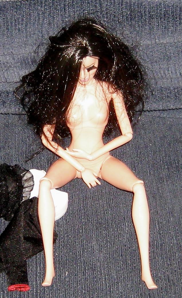 10P Dahlia - test shoot 02 - stripping doll