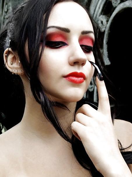 25P Heavy makeup and long nails
